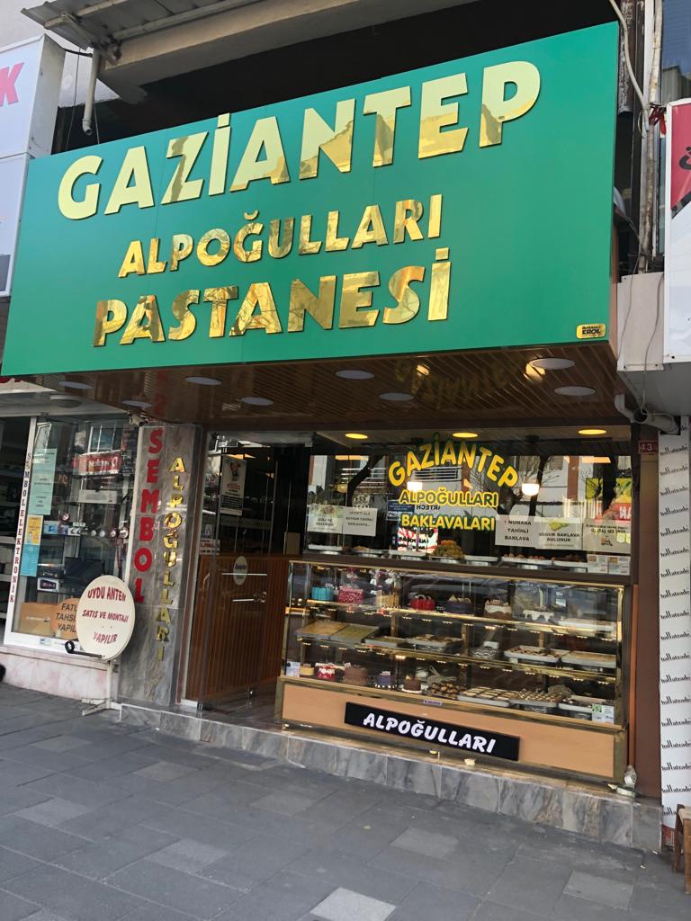 Gaziantepli Alpoğulları Pastanesi Soma